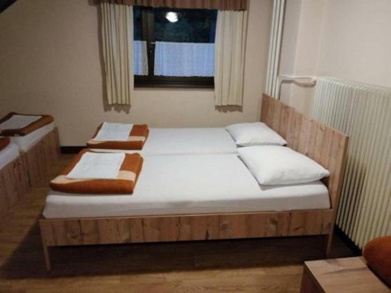 Planinski Dom Gore Aparthotel Dol pri Hrastniku Екстериор снимка